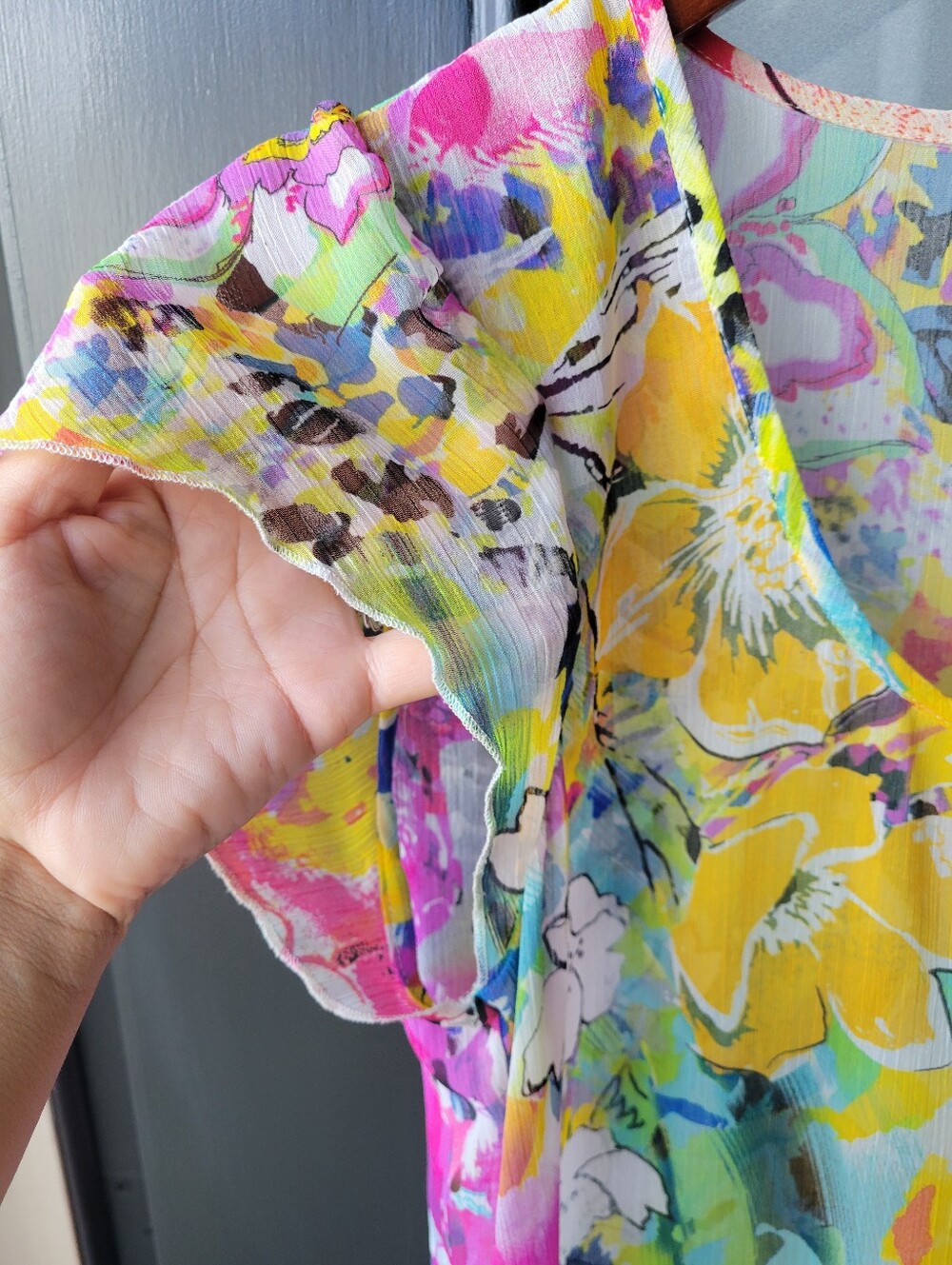 Cristina vibrant, Multi-colored Floral print Short Sleeve Top Med Ruffled - Picture 5 of 9